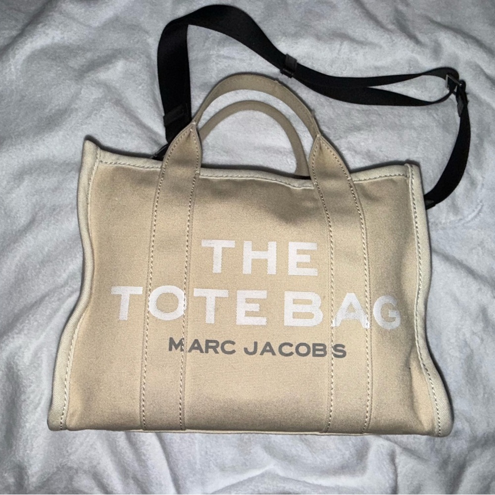 Marc Jacobs The Tote Bag Beige Colorblock. Size Small